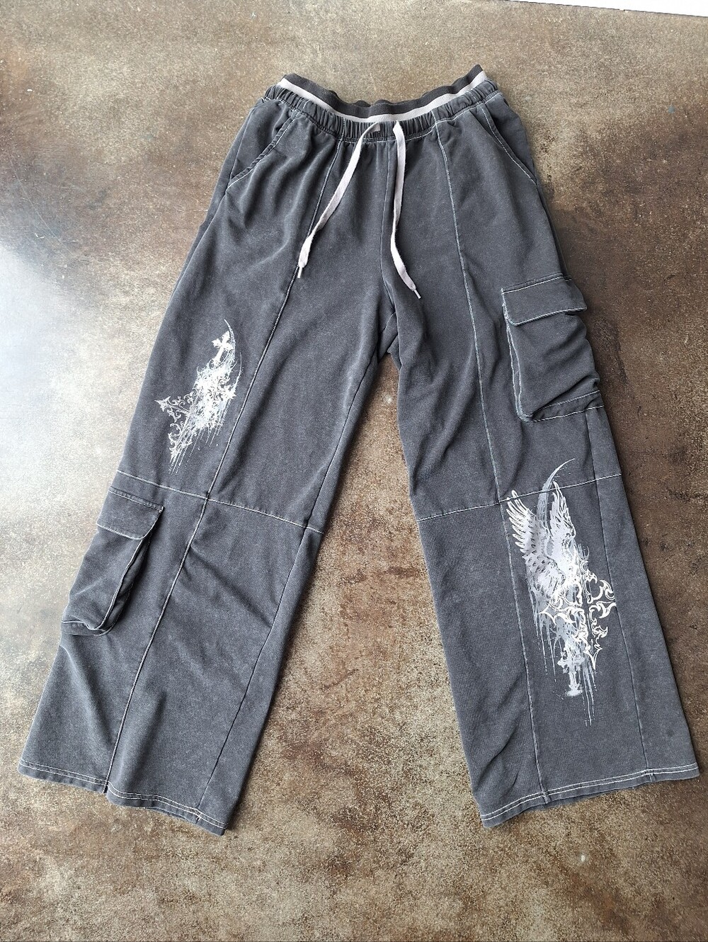 Y2K Gray Cargo Sweatpants with Cybersigil Cross + Wing Graphics - Baggy Size M